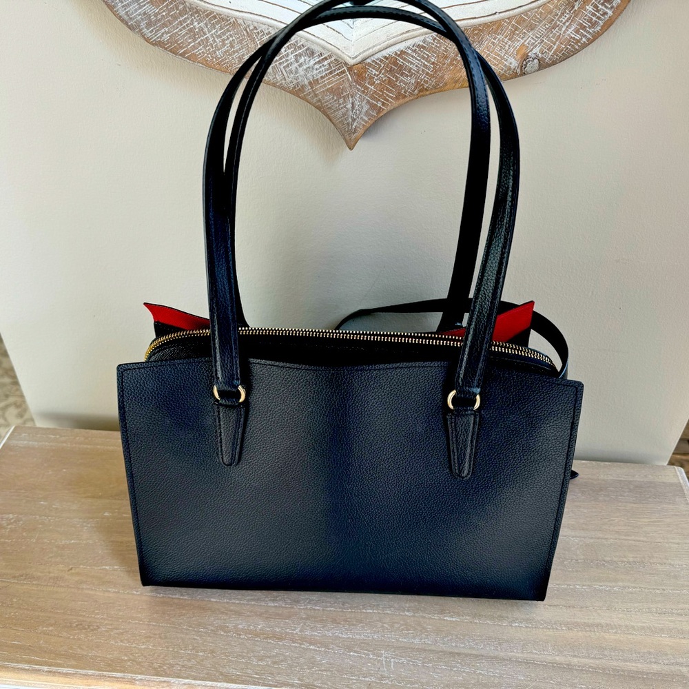 Black Coach bag with Gold tone hardware. - Picture 5 of 8